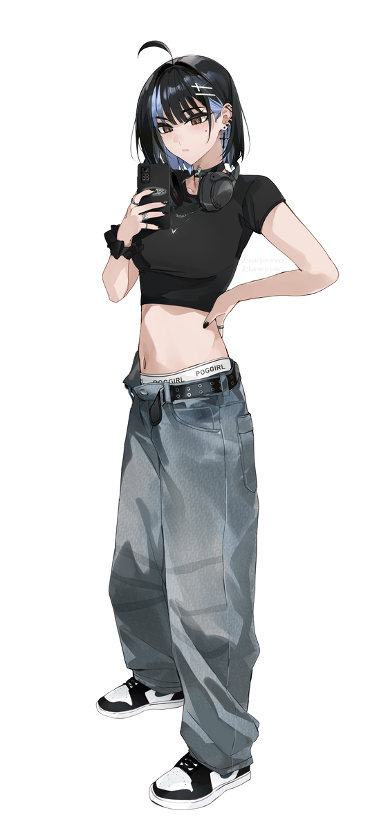 Crop top and baggy jeans eats