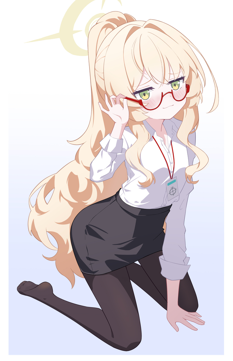 メガネをかけたニヤニヤ教授~